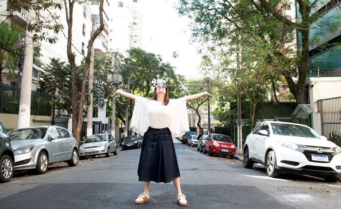 Formada em Psicologia Positiva pela Universidade de Harvard, mãe de quatro filhos e autora de três livros, Stella Azulay salienta a importância de as mulheres estabelecerem limites saudáveis