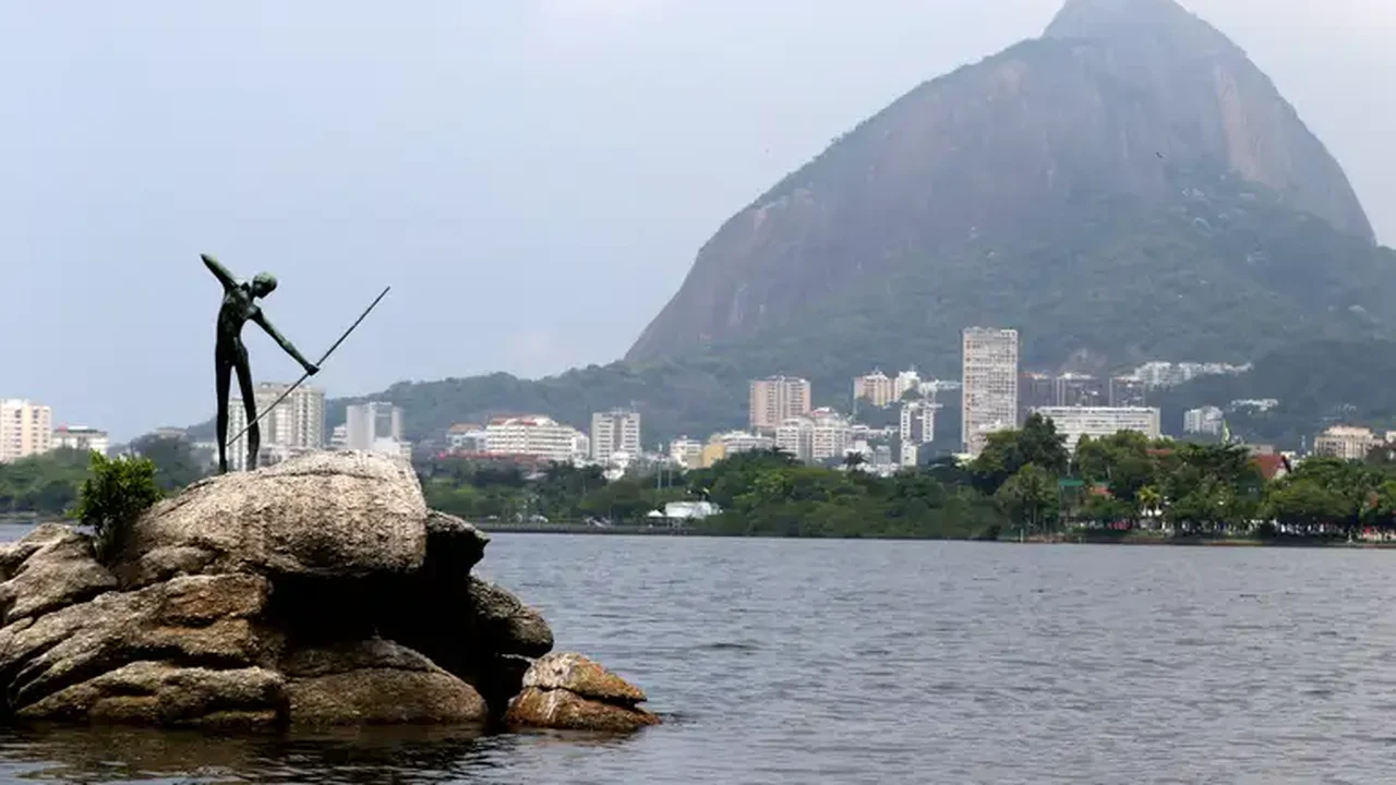Em 215 anos de aterros, espelho d’água da Lagoa Rodrigo de Freitas encolheu pela metade; veja o que mudou com o tempo