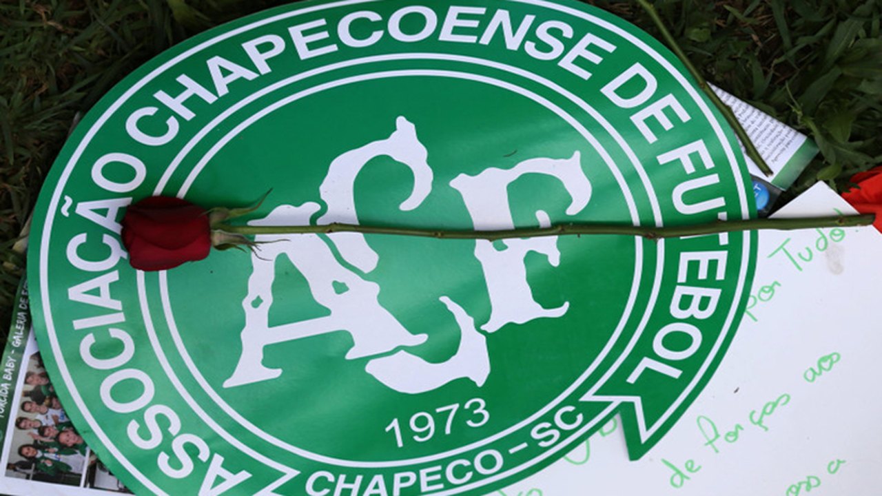Áudio mostra piloto de avião da Chapecoense insistindo para pousar; ouça