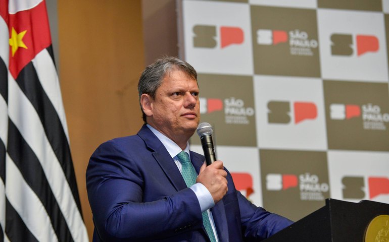 Tarcísio almoça com Bolsonaro após culpar Lula por tarifaço de Trump