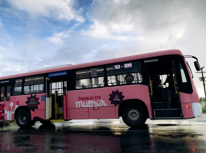 Ônibus da Mulher registra 90 mil embarques em três meses