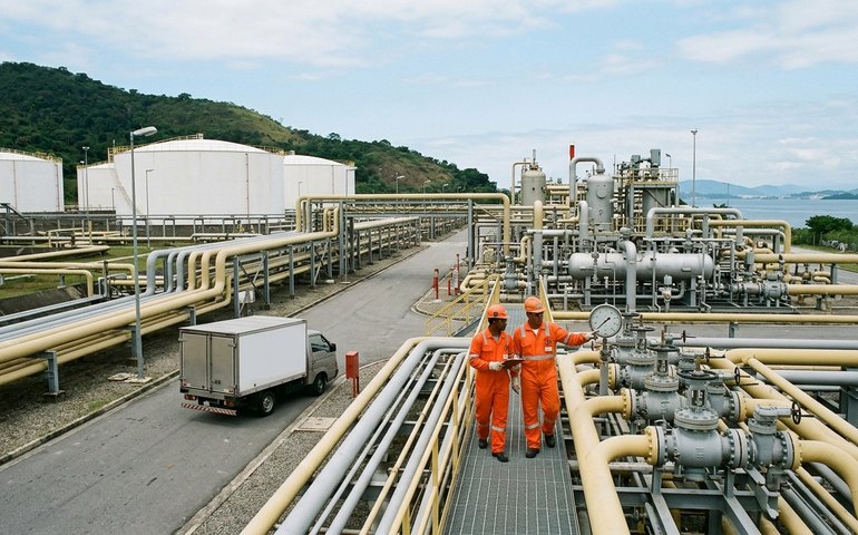 Gás natural terá redução de até 6,5% no Rio após acordo entre governo, Petrobras e Naturgy