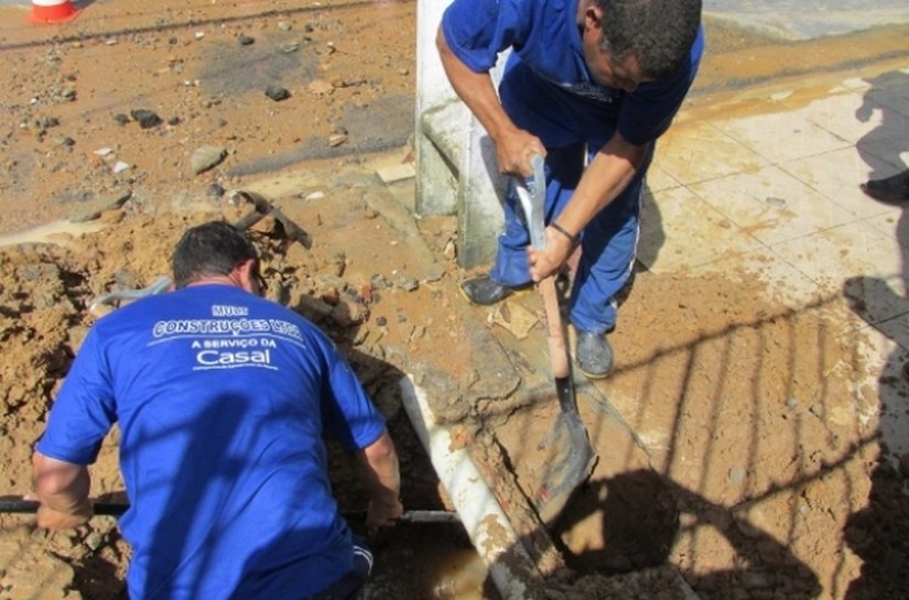 Casal trabalha para restabelecer abastecimento na Zona da Mata