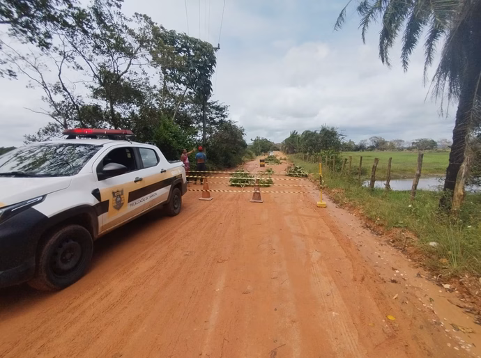 Prefeitura de Penedo atua com rapidez ao interditar estrada afetada pelas chuvas e começar recuperação