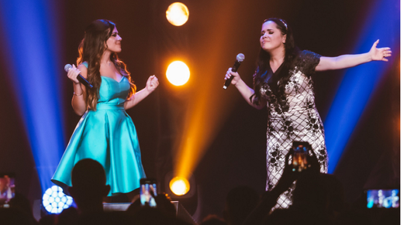 Cassiane divulga single gravado com a filha Jay Santana