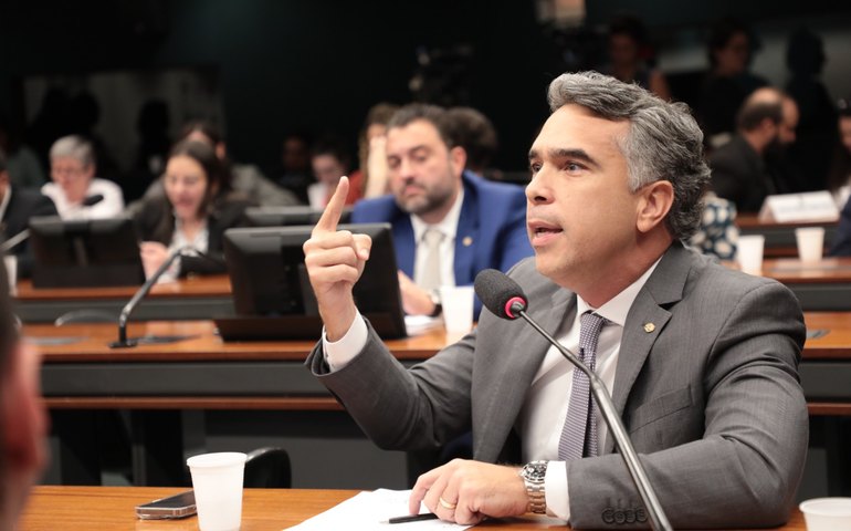 Deputado Rafael Brito interroga Mauro Cid, ex-ajudante de ordens de Bolsonaro