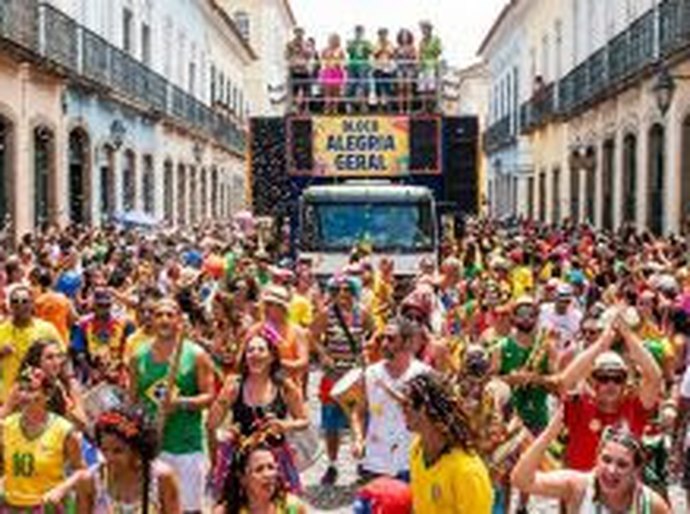 Carnaval seguro e sem ressaca: o 'kit de sobrevivência' do folião 2026