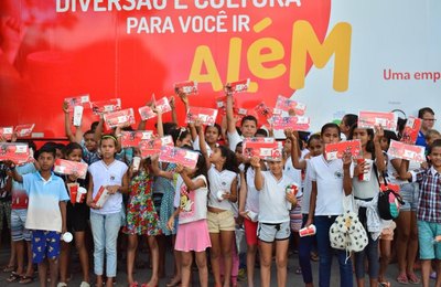 Prefeitura de União contempla escolas públicas e idosos dos Cras com cinema 