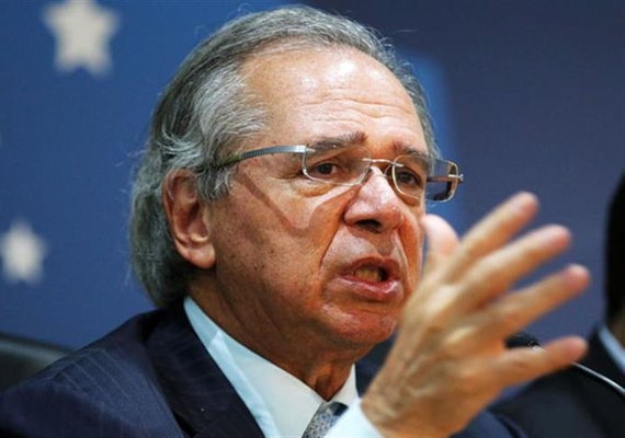 &#8216;Vamos subir em cadáveres para fazer palanque?&#8217;, pergunta Guedes