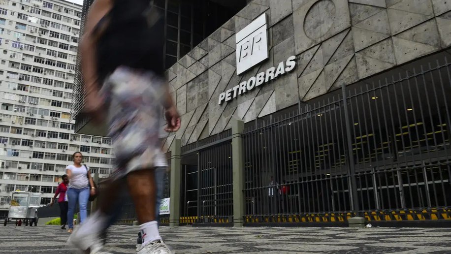 Petrobras reajusta preço do querosene de aviação em 55%