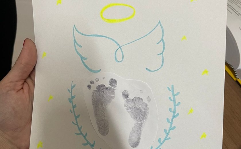 Mães em hospital recebem desenhos da placenta de seus filhos