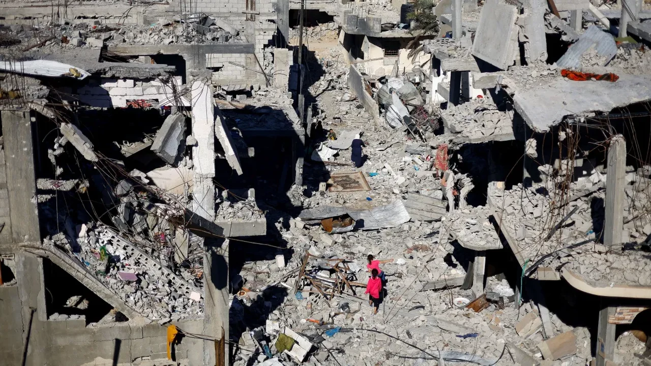 'Normalizamos o horror', diz funcionário da ONU após ataque a complexo escolar em Gaza; guerra completa oito meses