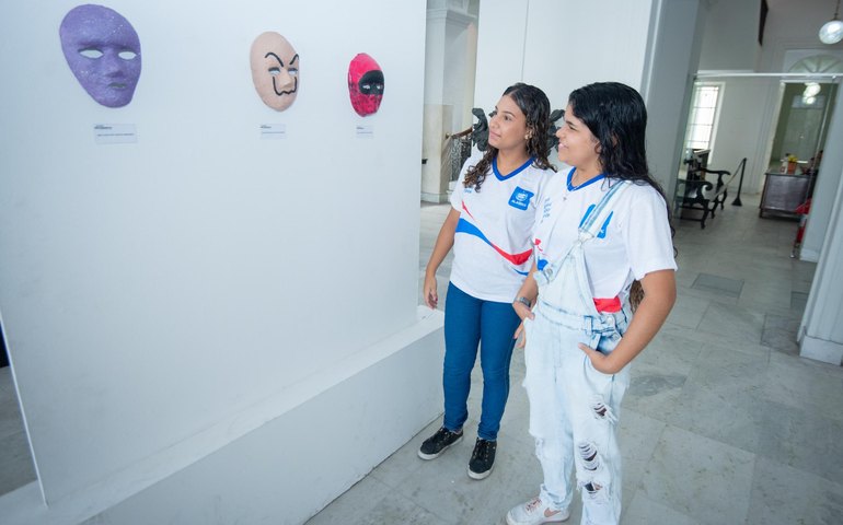 Exposição “Mascarando-se” leva ao museu a arte sustentável produzida nas escolas públicas