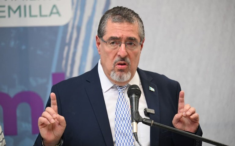 Presidente da Guatemala toma posse após entrave de 9 horas no Congresso e denúncias de tentativa de golpe