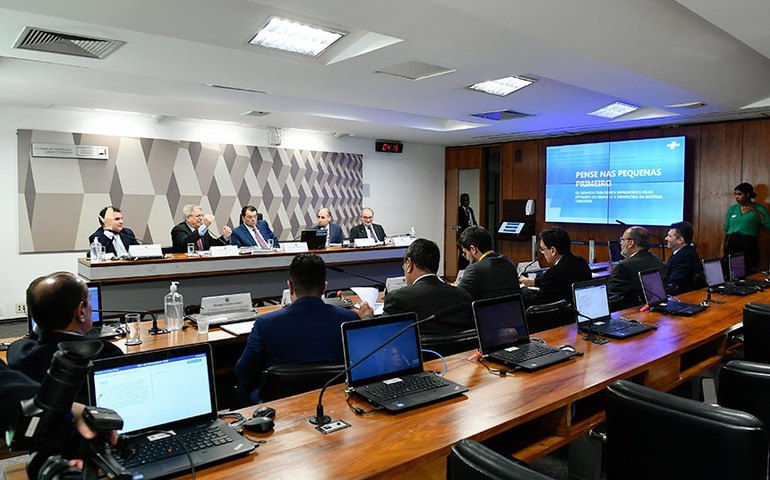 Audiência alerta para complexidade e aumento da carga na reforma tributária