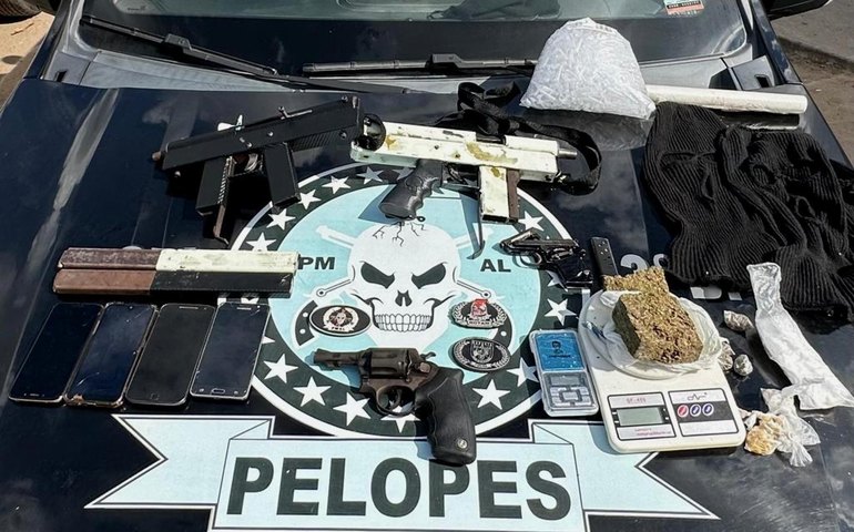 Polícia Militar detém grupo com quatro armas de fogo e drogas em Arapiraca