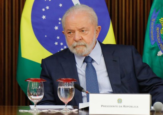 Lula, Moraes e Barroso aparecem em meme em telão na Times Square