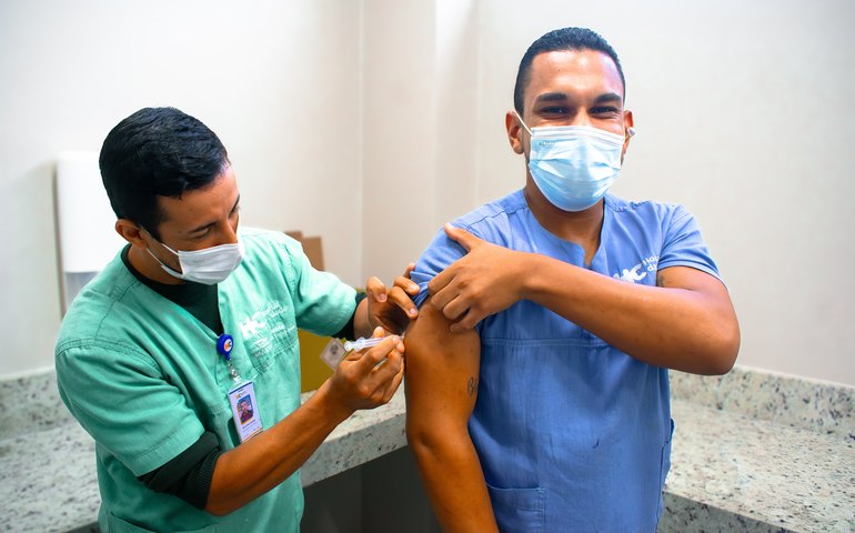 Hospital da Cidade mobiliza equipes em campanha interna de vacinação e reforça cuidado com quem cuida