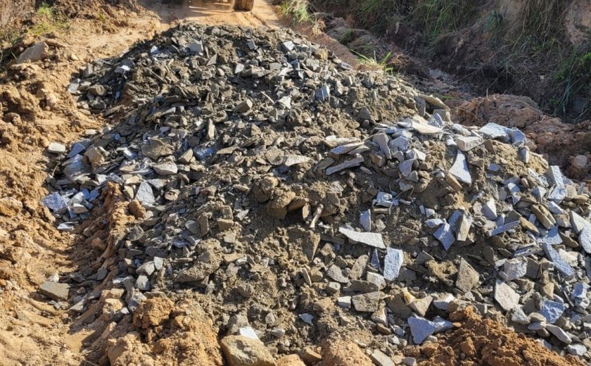 Prefeitura de Branquinha realiza empedramento e patrolamento de diversas estradas