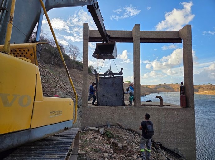 Codevasf realiza obras de manutenção de segurança na barragem Boacica em Igreja Nova (AL)