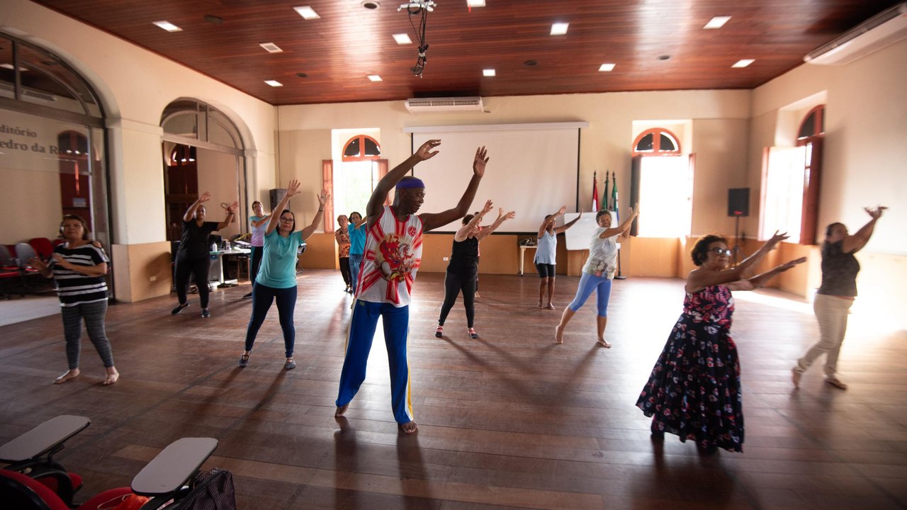 Alunos e professores do Cenarte encerram o ano com apresentações na Noite de Diversidade Cultural