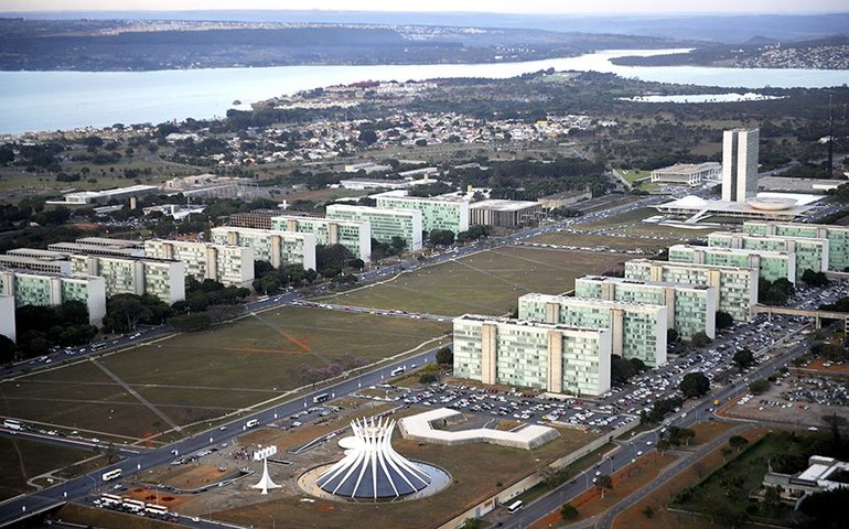 Sancionada com vetos lei que reestrutura ministérios