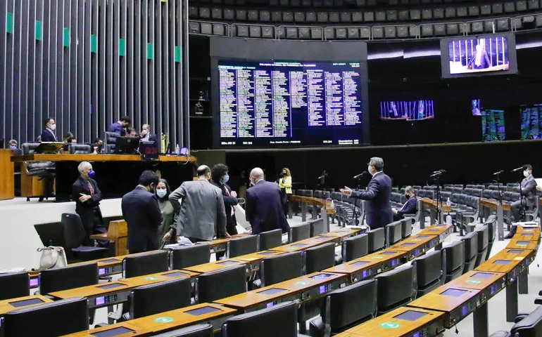 Congresso derruba parcialmente vetos do presidente e flexibiliza renegociação de dívida dos estados