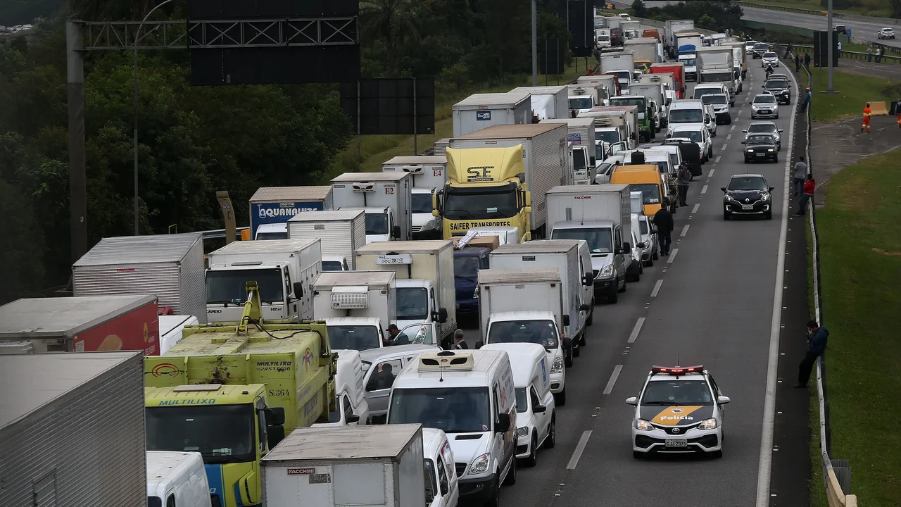 Paralisação nacional de caminhoneiros, prevista para esta quinta-feira, reúne pautas trabalhistas