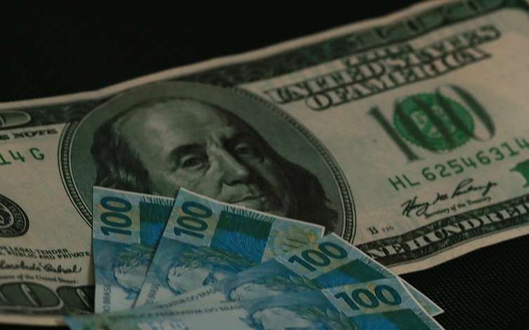 Dólar cai e limita alta de juros com Treasuries, Orçamento e covid no radar