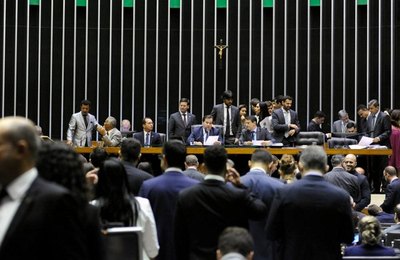 Câmara aprova texto base do capital estrangeiro em empresas aéreas nacionais  