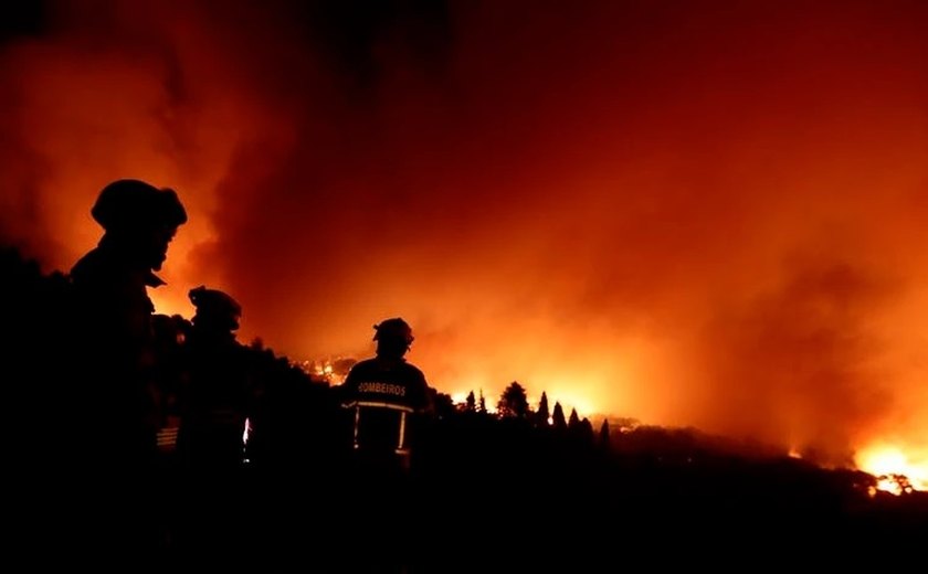 Incêndios fora de controle matam mais de 40 em países do Mediterrâneo