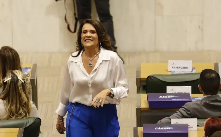 Filha de Valéria Bolsonaro ganha cargo na Alesp; nomeação foi feita por deputado suplente