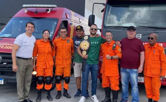 Josimar Ramos participou da carreata no carro do Corpo de Bombeiros