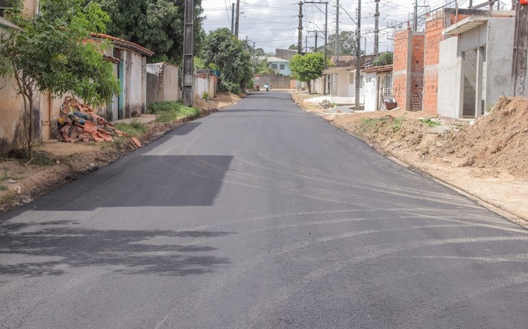 Rua da Subestação no Clima Bom recebe pavimentação asfáltica