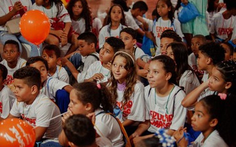 Bienal de Alagoas recebe primeiros estudantes para visitação