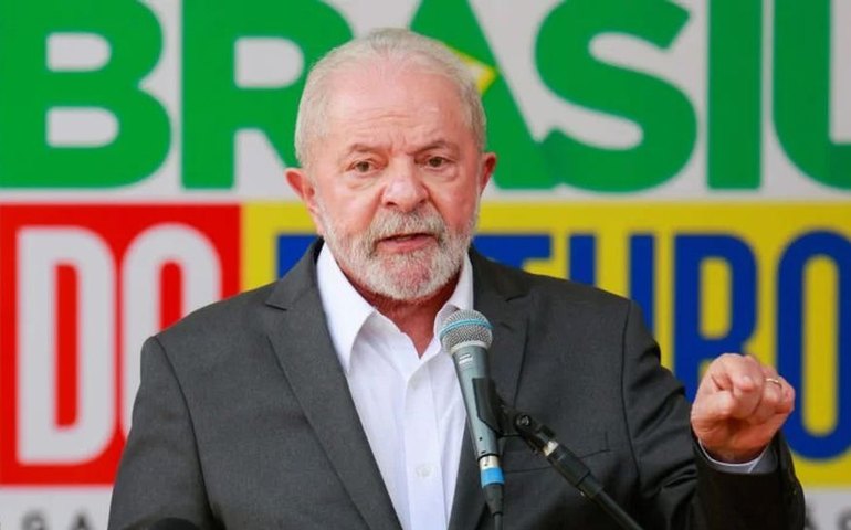 Lula assina decreto com regras de apoio ao setor cultural