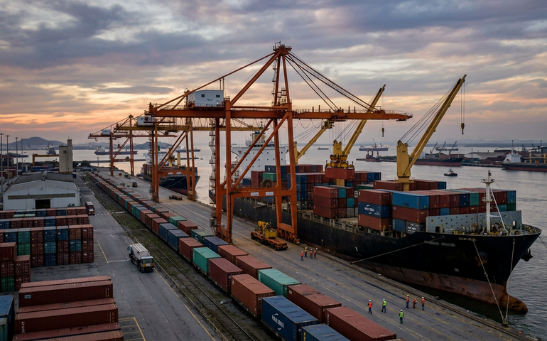 Saldo comercial no 1º bimestre é quatro vezes maior e atinge US$ 8 bilhões