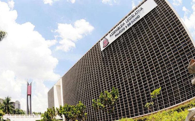 Coordenador do MBL pede à Justiça que suspenda contrato sobre TV da Alesp