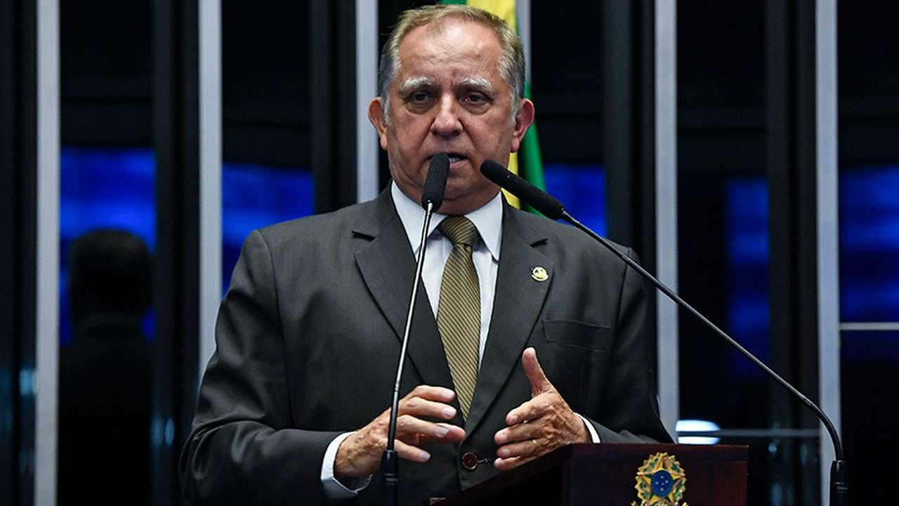 Izalci cobra recomposição dos salários da segurança pública do DF