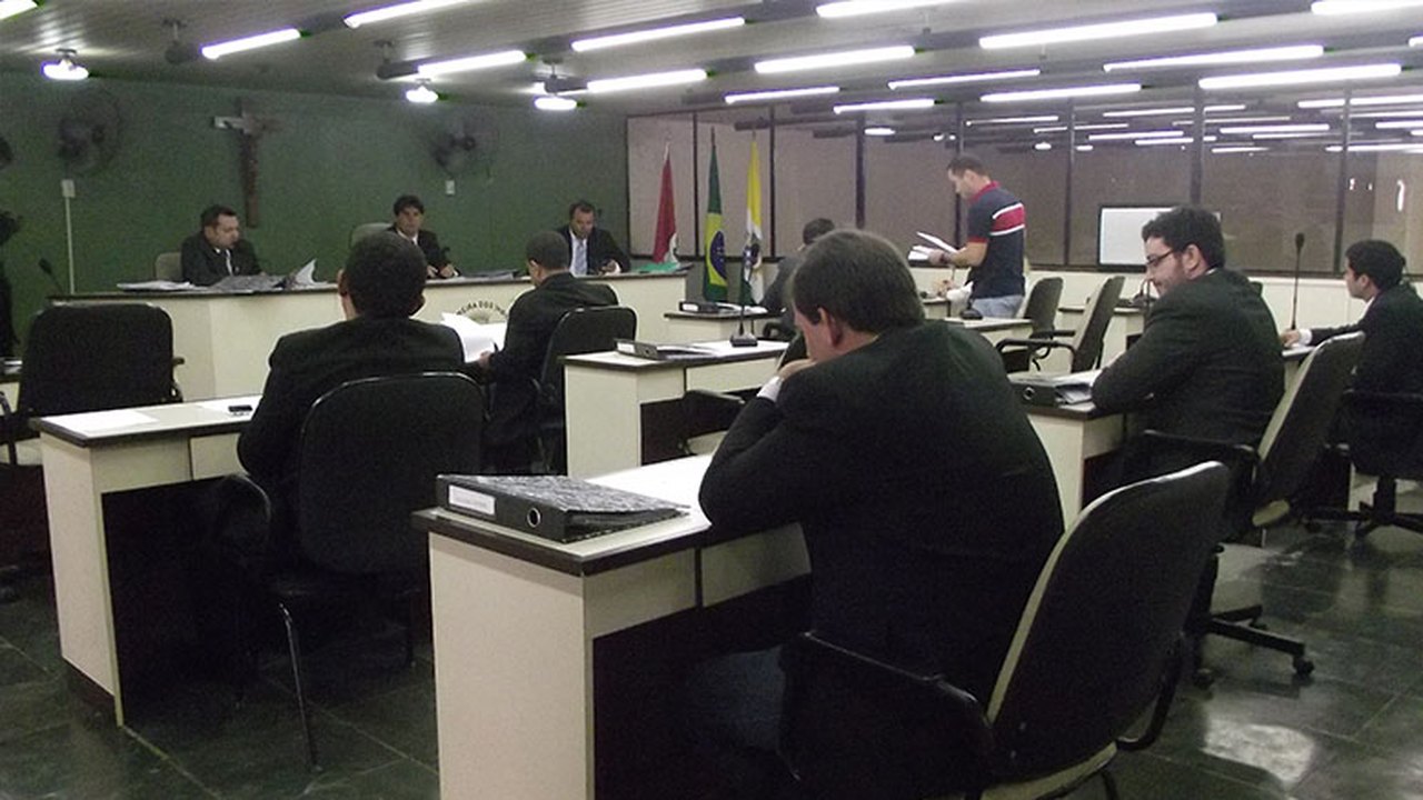 Câmara: vereador Júlio Cezar acusa governo de perseguição; Sérgio Passarinho contesta