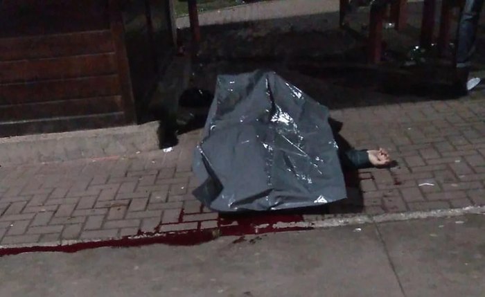 Jovem de 19 anos é assassinado por assaltantes no Bosque das Arapiracas