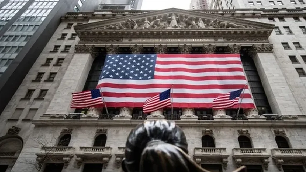 Bolsas em NY fecham sem direção única com nova fuga de techs, dados dos EUA e Ormuz
