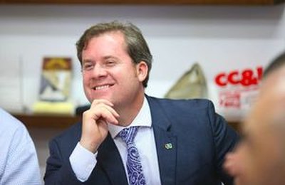 Marx 'lidera campanha insinuada ao Senado' e ganha final de semana de mídia gratuita 