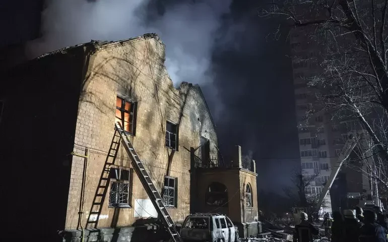 Rússia ataca Ucrânia com míssil hipersônico e mata ao menos 4