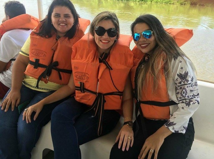 Alunos de Palmeira participam de aula prática no barco escola do IMA