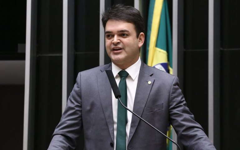 Projeto criminaliza criação e divulgação de deepfakes eleitorais