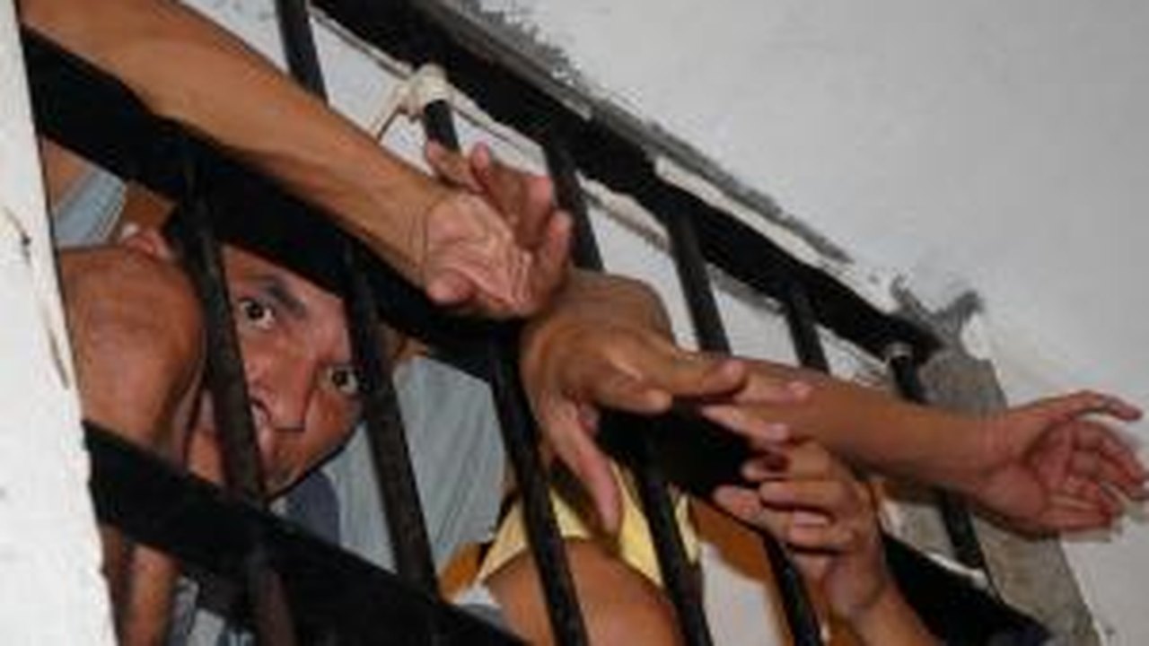 Um preso morre e 30 ficam feridos durante duas rebeliões em Minas Gerais