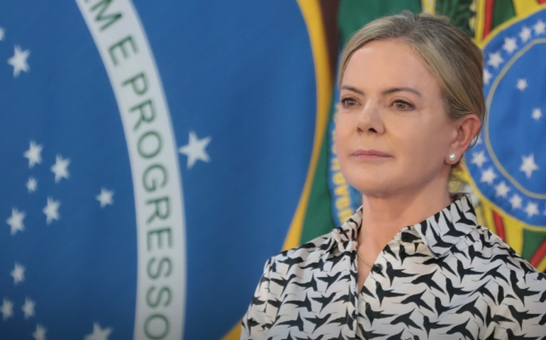 Gleisi reage após sanções dos EUA à mulher de Moraes: 'Conspiração contra o Brasil'