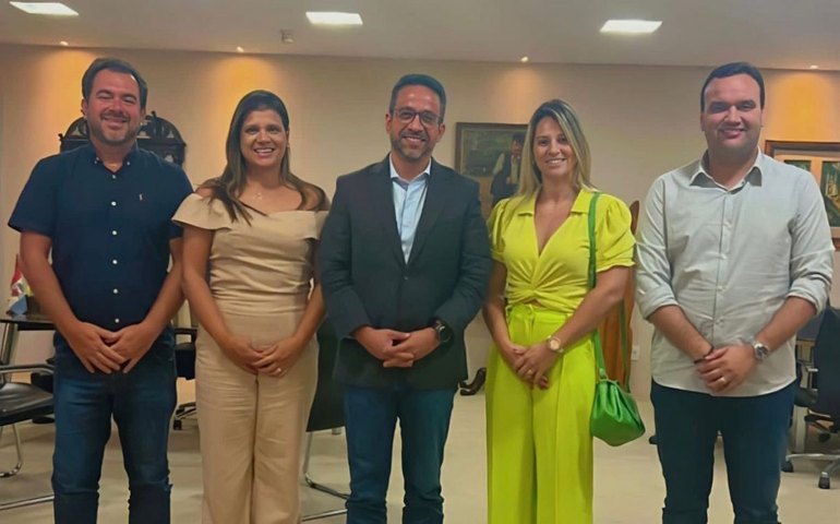Prefeita Marcela Gomes se reúne com governador Paulo Dantas e trata de novos projetos para Novo Lino