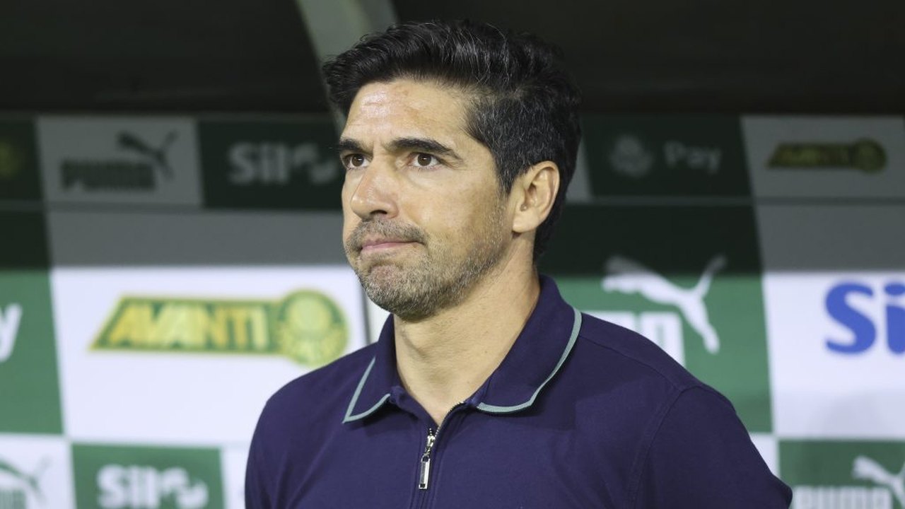 Atacante do Palmeiras sente a coxa e gera preocupação para Abel Ferreira em fase decisiva